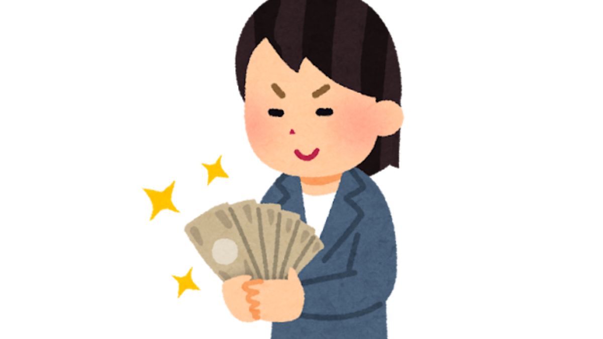 お金を持ってニヤける女性